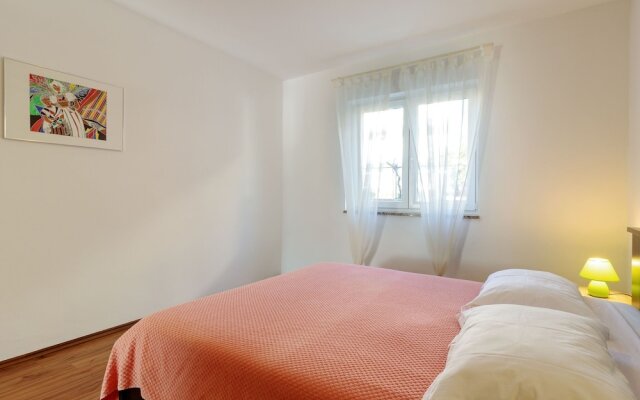 Spacious Apartment in Pula With Terrace