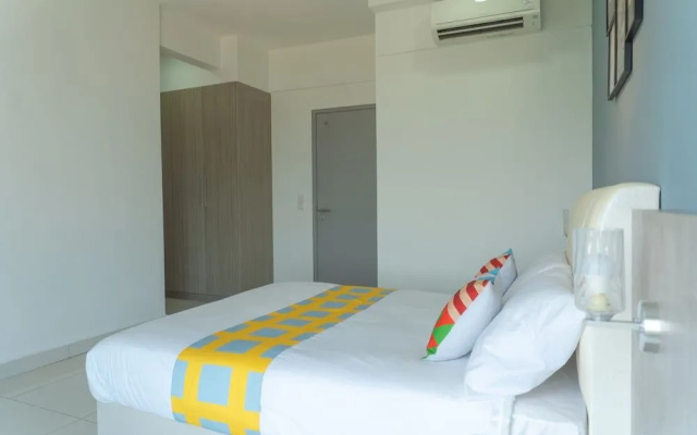 OYO Home 43995 Premium 3br 1tebrau