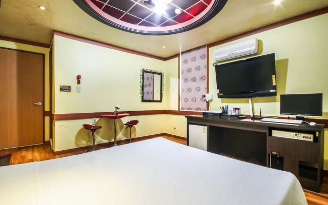 Jeonju Uadong Hotel Ya