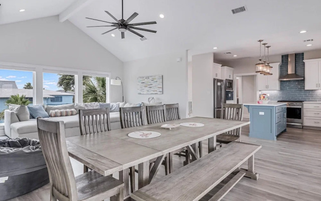 Flamingo House 4 Bedroom Home by RedAwning