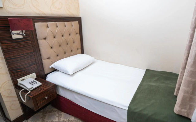 Golden Siyav Hotel