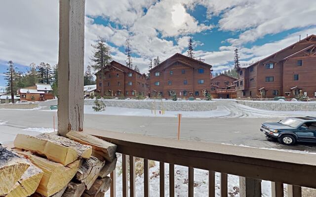 One Bedrooms At Snowbird Condos Slopeside - Free Wifi & Assigned Parking!