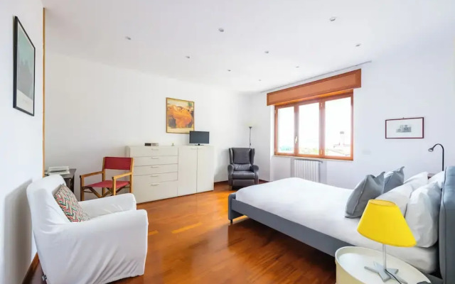 Colonna Classic Style Apartment