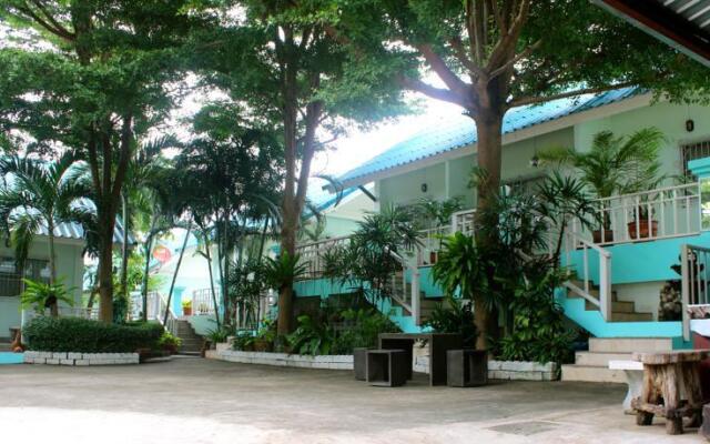 Baan Chom Dow