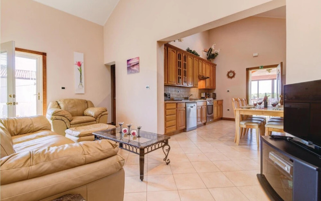 Stunning Home in Barban With Wifi and 6 Bedrooms