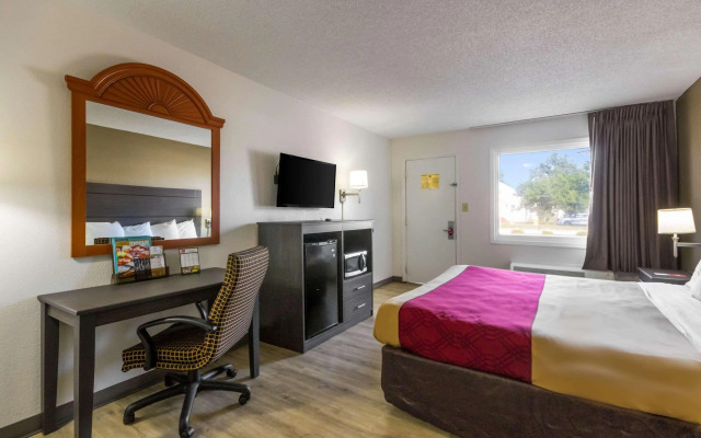 Econo Lodge Little Creek