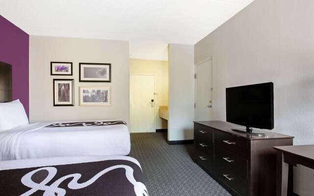 La Quinta Inn & Suites by Wyndham Miami Airport East