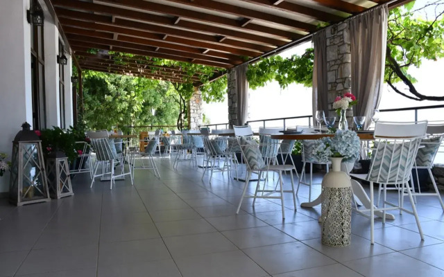 Manthos Blue Hotel