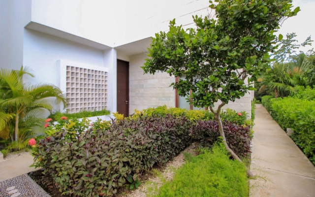 Luxury House Near Akumal Beach by Olahola