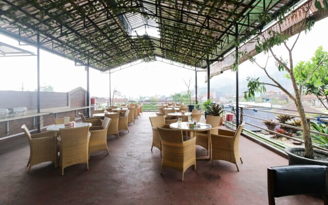 Airy Eco Gunungsari Mawar Putih Batu