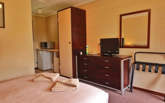 Twelve Apostles Motel & Country Retreat