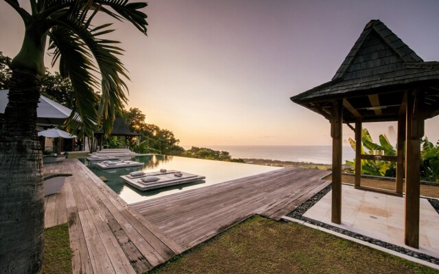 Palatial Wooden Villa, 4br, Lovina