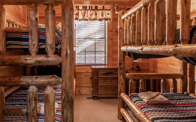 SmokyStays Bears Den Cabin