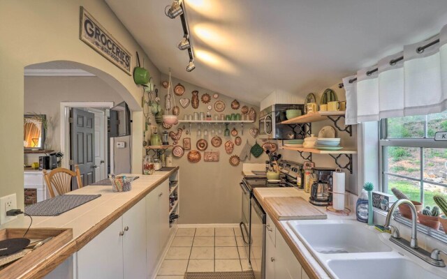 Stylish Woodfin Home w/ Backyard & Fire Pit