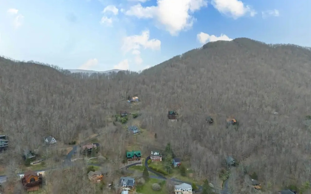 8 Mi to Sugar Mountain Resort: Seven Devils Home