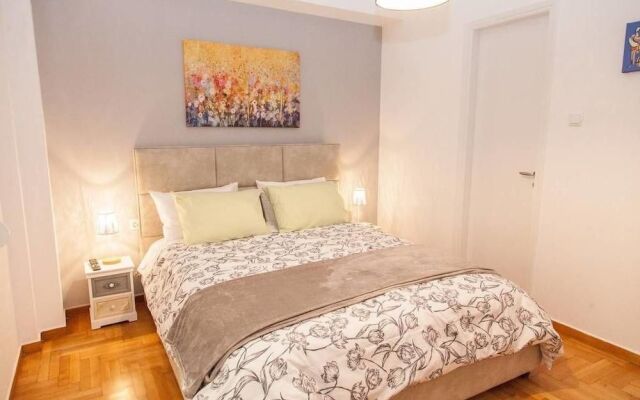 Fully Renovated Adorable Aptm Kolonaki