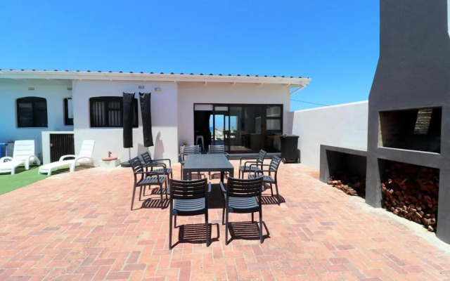 Naude House in Struisbaai