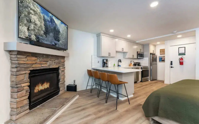 Elmer's Hideout - Fully Renovated Yosemite Escape!