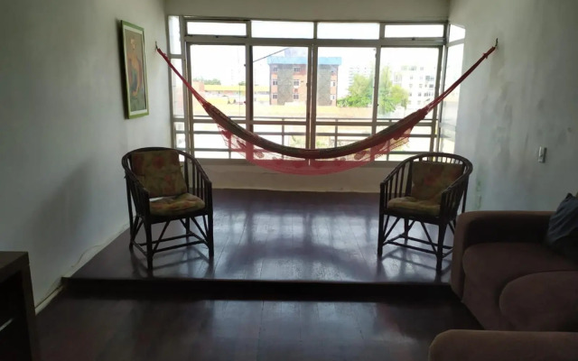 Espaçoso Apartamento na Praia do Futuro c/ 3 Qts.