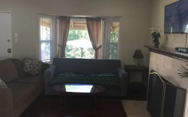 Unique 2 Bedroom in Burbank
