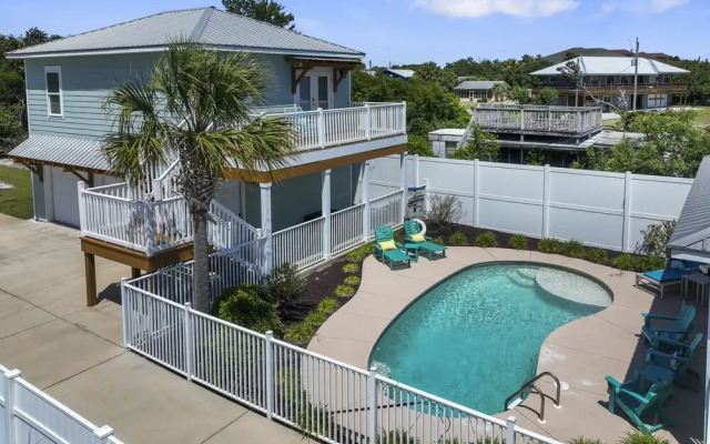 5 Bed, 5 Bath Beach Home/only a 3 Minute Walk To The Beach! Sleeps 12