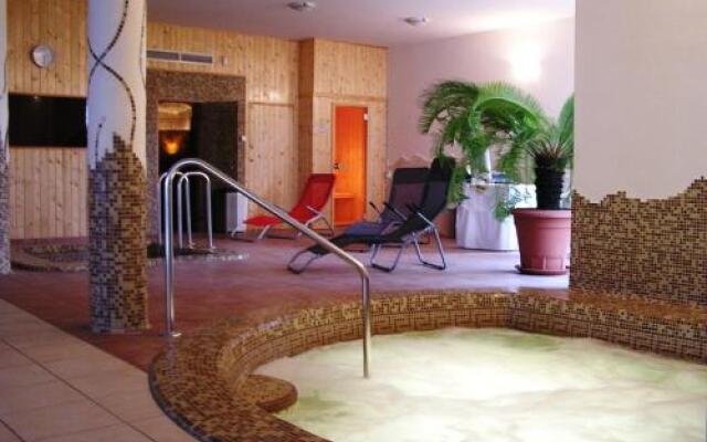 Kincsem Wellness Hotel