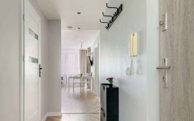 Charming Apartment for 6 by Renters