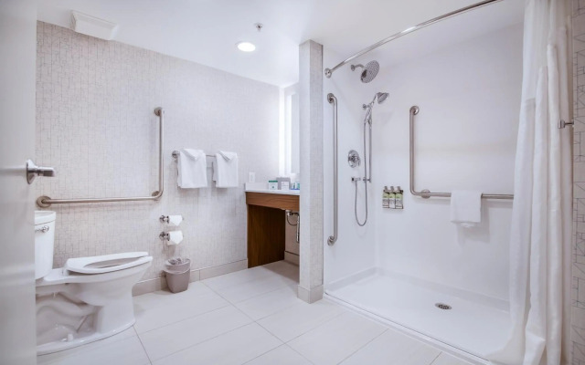 Holiday Inn Express & Suites Langley by IHG