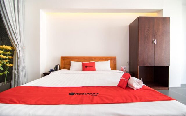 RedDoorz Plus near Hoang Van Thu Park 2