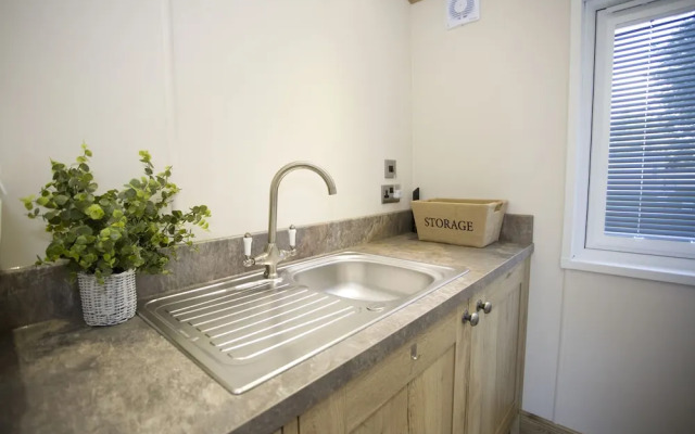 6 Berth Luxury Lodge in Christchurch, Dorset