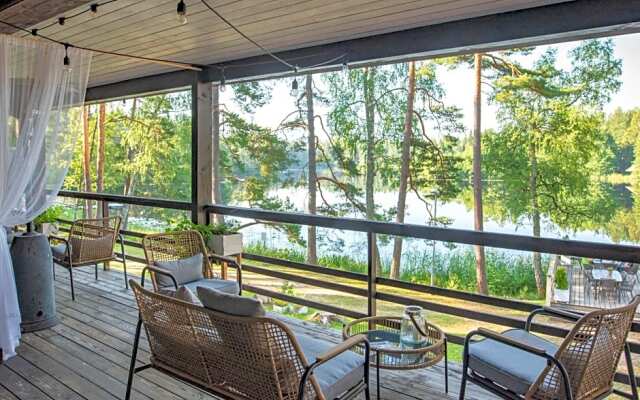 Saarj¿e puhkemaja tuba koos hommikus¿¿giga