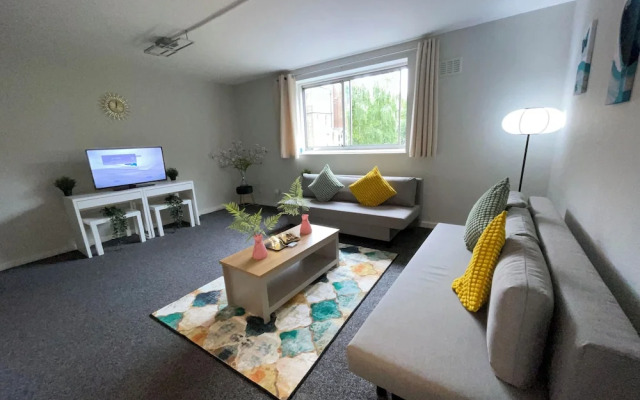 London Luxury Apartment up to 8 Guests