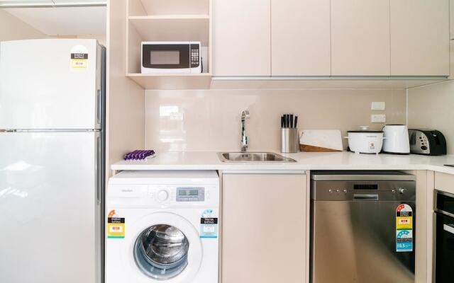 Takapuna Central Spacious & New Home 3
