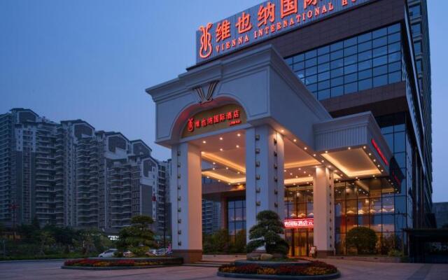 Vienna International Hotel Guangdong Yunfu Xinxing New City Square