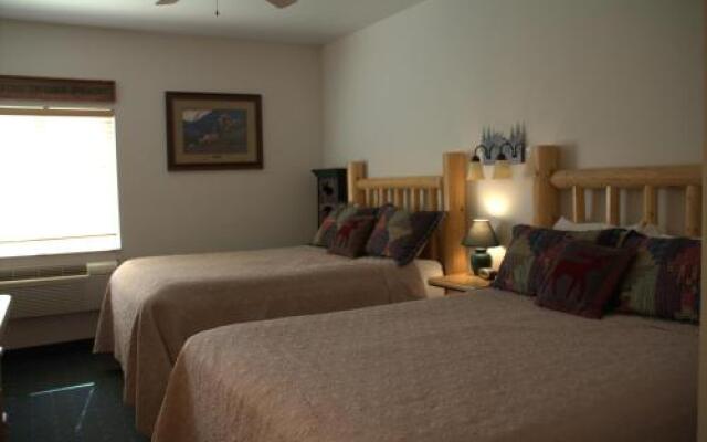 Yellowstone Park Riverfront Cabins