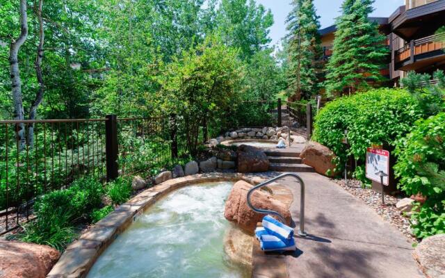 Laurelwood Condominiums Studio Premier Unit 207