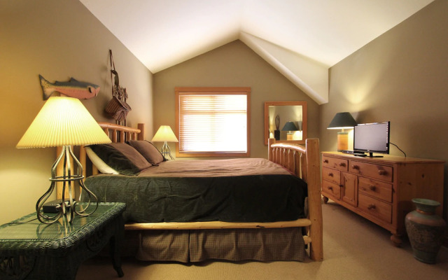 Beautifully Renovated, Fantastic Views Ski in out 3 Beds - Mountain Star