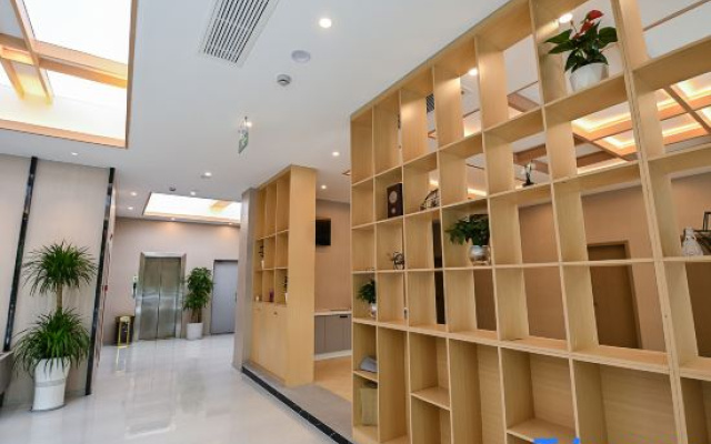 Yazhu Light Luxury Hotel