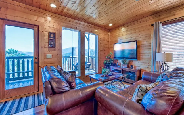 Bella Yani - Three Bedroom Cabin