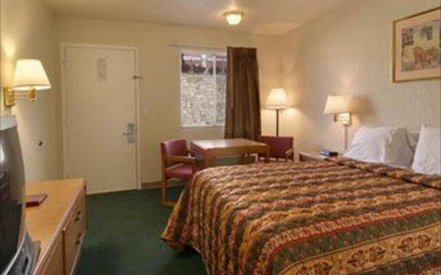 Days Inn Liberty / NE Kansas City