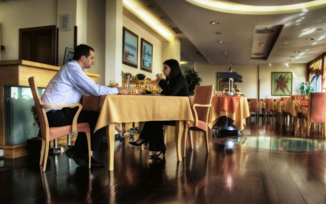 Hotel Lav