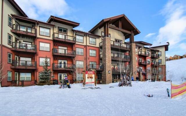 Contemporary Slopeside Condo