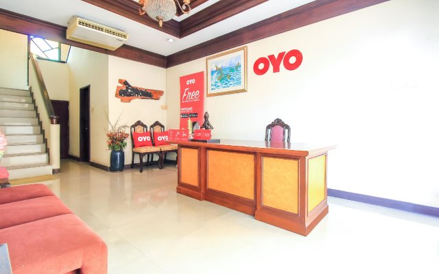 OYO 383 White Inn Hotel