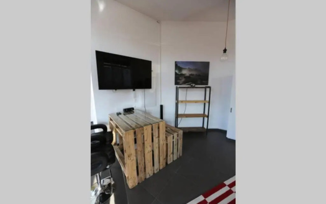 Luftiges Upcycling Studio im EG - Zentral