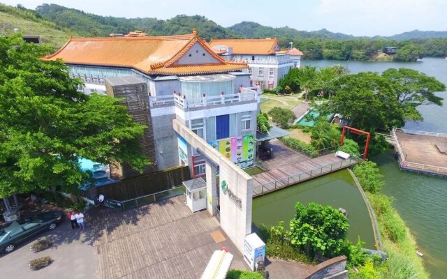 Young Lake Resort