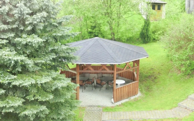 Moderne Villa in Borstendorf mit Park