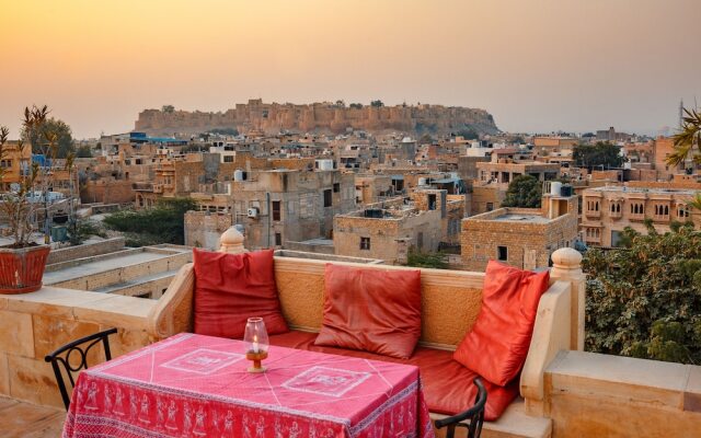 Vista Rooms at Patwa Haveli Road