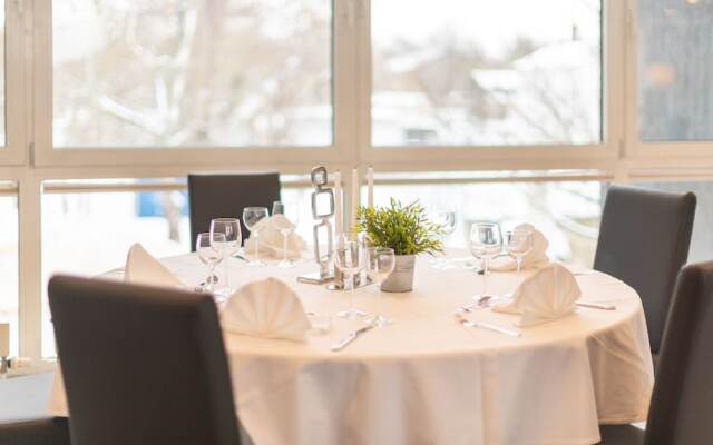 SL'otel im Parforcehaus