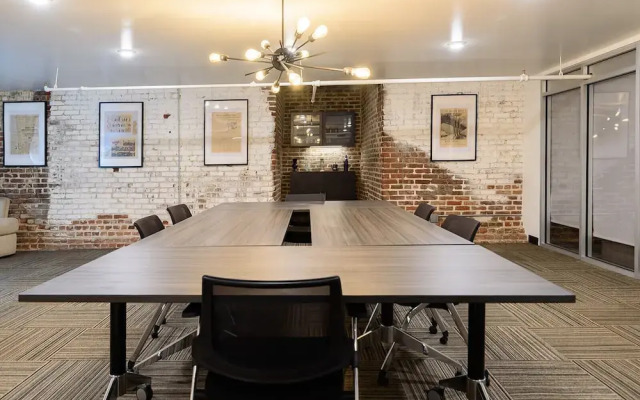 11th Avenue Hostel