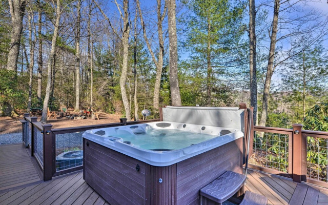 Cabin Near Boone w/ Hot Tub & Mountain Views